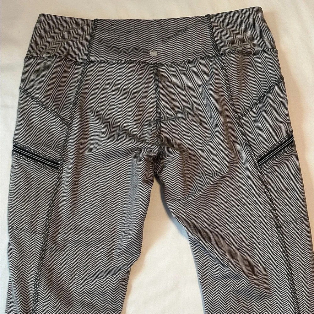 Zobha Black and White Herringbone Leggings